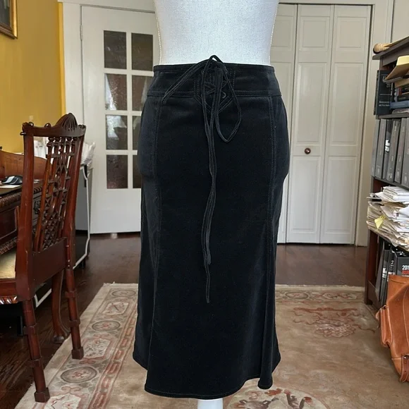 Gucci Black Velvet Pencil Skirt with Lace Up Detail at Back Size 46 US 10-12 - Picture 15 of 16